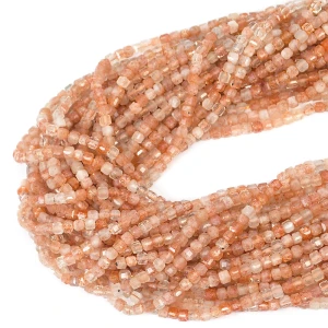 Kamień słoneczny brzoskwiniowy kostka fasetowana ok. 3x3mm