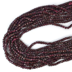 Granat II kostka fasetowana ok. 4x4mm