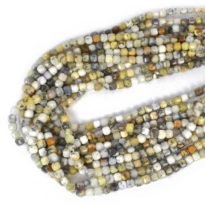 Opal beżowo szary kostka fasetowana ok. 5,8x5,8mm