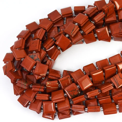 Jaspis czerwony kwadrat z nacięciami do makramy ok. 10x10mm