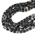 Agat pasiasty czarny kwadrat z nacięciami do makramy ok. 10x10mm