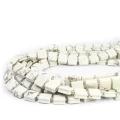 Howlit biały kwadrat z nacięciami do makramy ok. 10x10mm