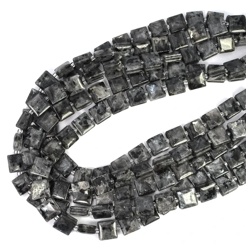 Larvikit kwadrat z nacięciami do makramy ok. 10x10mm