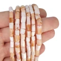 Opal beżowo różowy walec nieregularny ok. 5-6x6-8mm