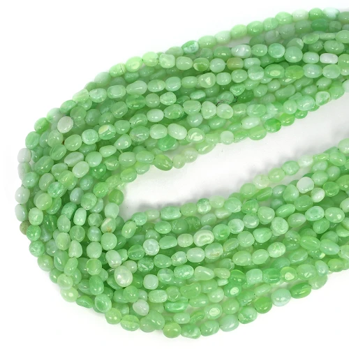 Opal jasnozielony nieregularna bryła gładka ok. 4-6,5x4-8mm