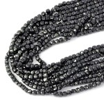 Spinel kostka fasetowana ok. 4x4mm