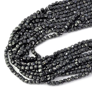 Spinel kostka fasetowana ok. 4x4mm