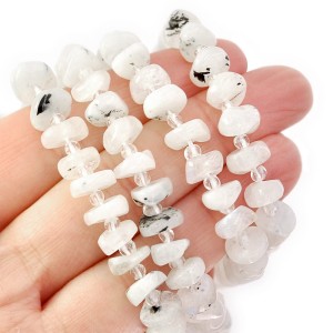 Kamień księżycowy nieregularna bryła gładka ok. 7-9x2-5mm 