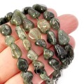 Kwarc zielony z rutylem bryła nieregularna ok. 6-12x4-8mm