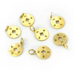 Zawieszka róża wiatrów ok. 15x10mm [stal, kolor złoty PVD] 