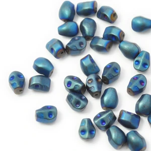 Czaszka matowa jasny niebieski ok. 8x6mm [przekładka hematyt]