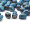 Czaszka matowa jasny niebieski ok. 8x6mm [przekładka hematyt]