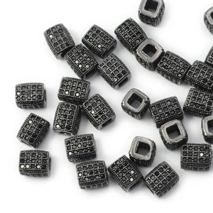 Prostopadłościan czarny z cyrkoniami ok. 7x6mm [przekładka, metal]