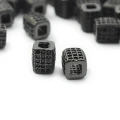 Prostopadłościan czarny z cyrkoniami ok. 7x6mm [przekładka, metal]