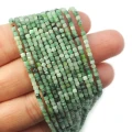 Szmaragd kostka fasetowana ok. 2,2x2,2mm