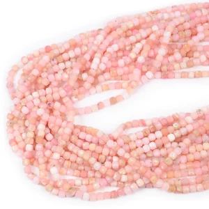 Opal różowy kostka fasetowana ok. 4x4mm