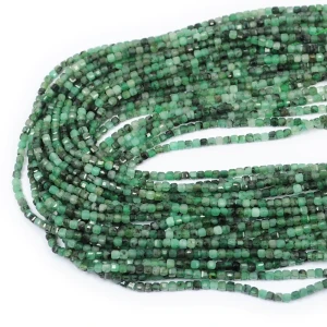 Szmaragd zielony kostka fasetowana ok. 2,3x2,3mm