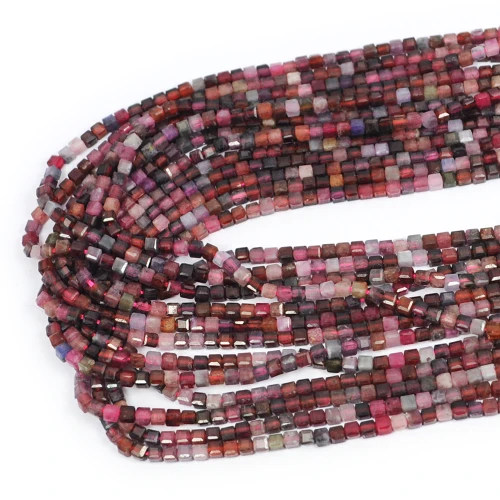 Spinel różowy kostka fasetowana ok. 2,5x2,5mm