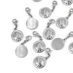 Zawieszka z zapięciem monetka z muszlą ok. 15x12mm [zawieszka, stal nierdzewna]