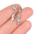 Zawieszka z zapięciem konik morski ok. 13x5mm [zawieszka, stal]