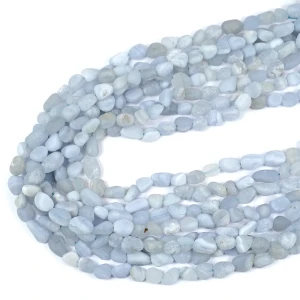 Chalcedon matowa bryła nieregularna ok. 6-10x4-7mm