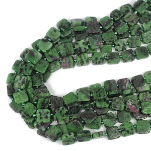 Zoisyt z rubinem kwadrat nieregularny ok. 11-13x10-13mm