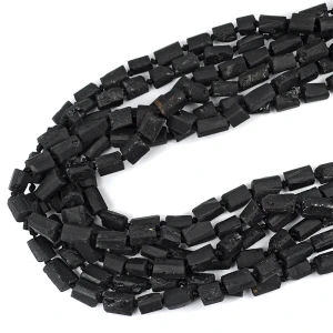 Turmalin czarny nieregularna bryła surowa ok. 12-16x8-11mm