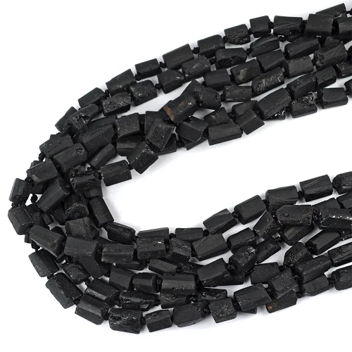 Turmalin czarny nieregularna bryła surowa ok. 12-16x8-11mm