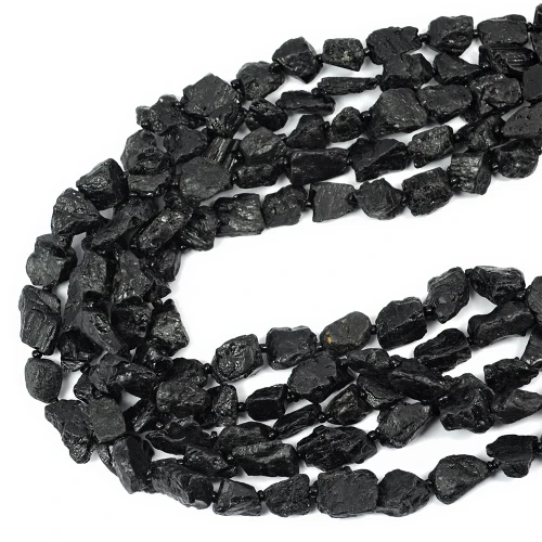 Turmalin czarny nieregularna płaska bryła surowa ok. 9-17x5-12mm