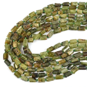 Granat zielony nieregularna bryła szlifowana ok. 9-11,5x5,5-6,5mm