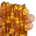 Bursztyn sieczka układany złoto miodowy ok. 6-10x3,5-5mm