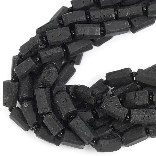 Turmalin czarny nieregularna bryła ok. 11-13x7-9mm