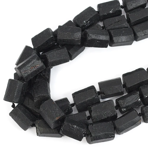 Turmalin czarny bryła surowa ok. 14-17x10-13mm